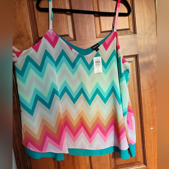 NWT Torrid Colorful Zig Zag Print Sophie Chiffon Double Layer Cami - Size 2 - Picture 2 of 5